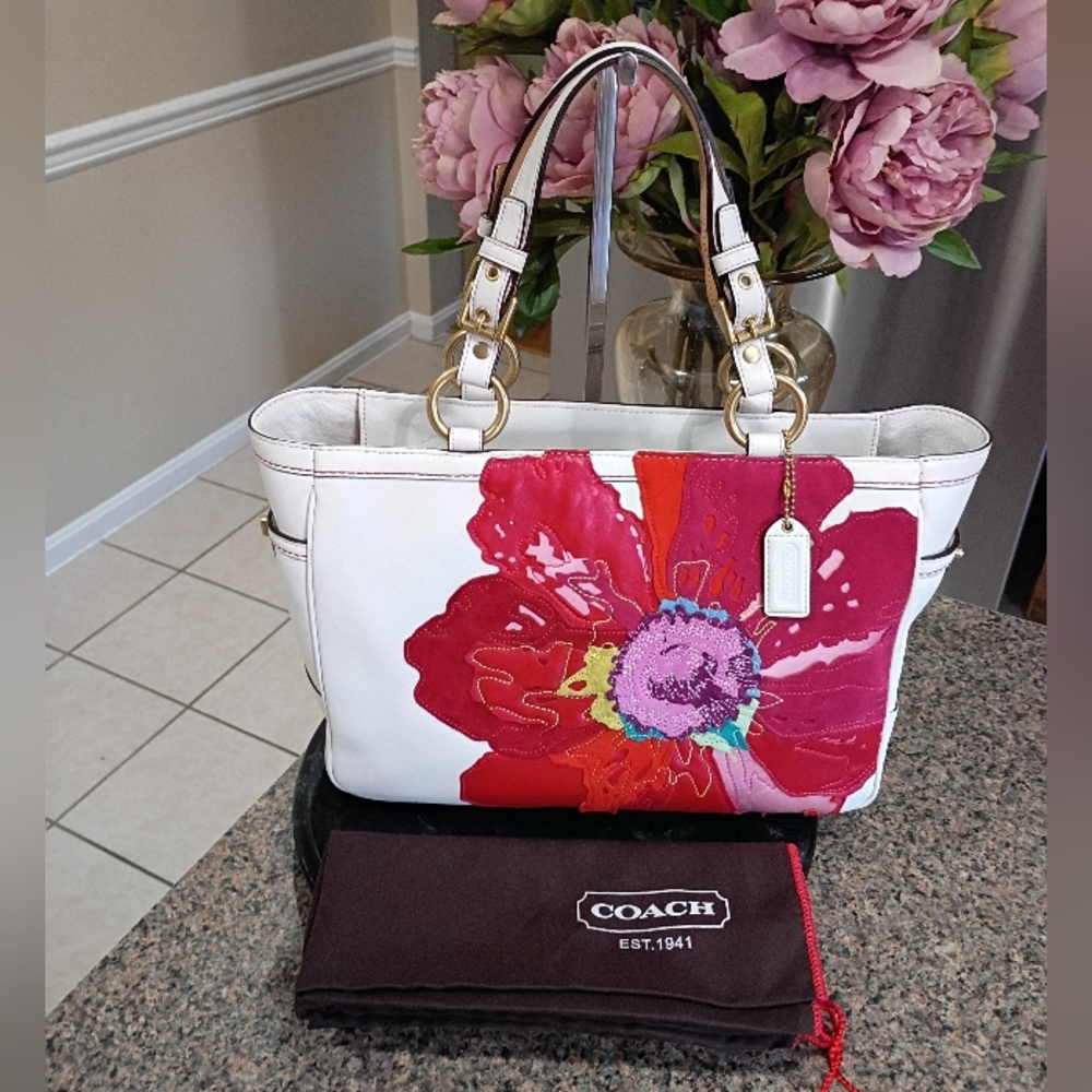 NWT Coach Poppy Limited Edition White and Red Floral Shoulder Bag 9244 - Picture 3 of 17